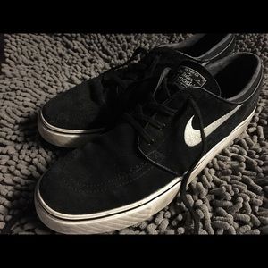 Nike Janoski Black and White Skate Shoes